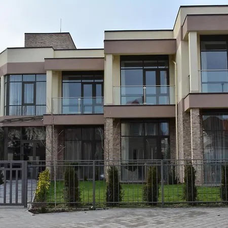 Aparthotel Corner House *
